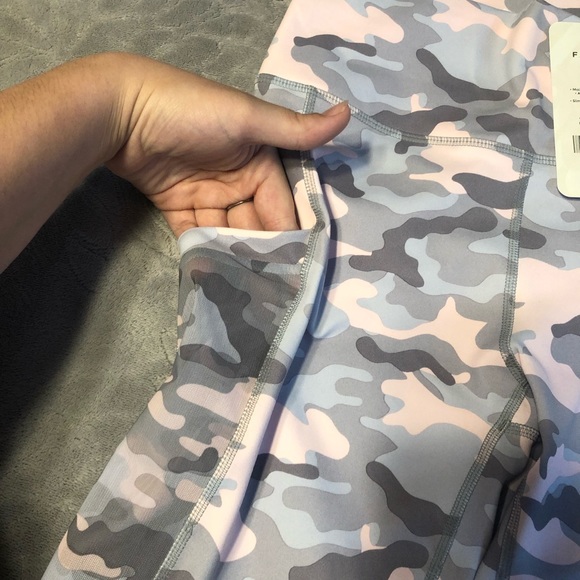 Mila pocket capri in haze grey camo/small - Picture 4 of 4